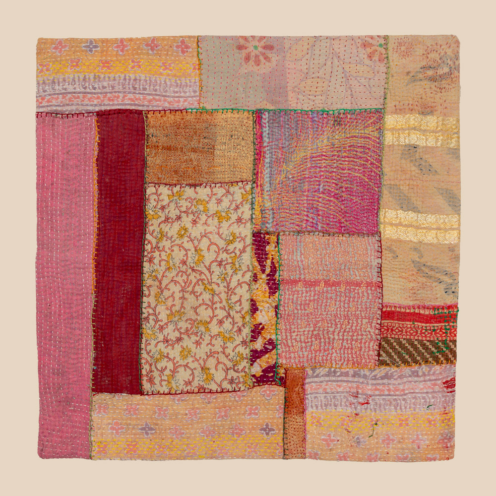 Vintage Indian kantha patchwork cushion | uniek kantha kussen 50x50 | recycled cotton boho pillow for sofa, garden lounge, terrace styling