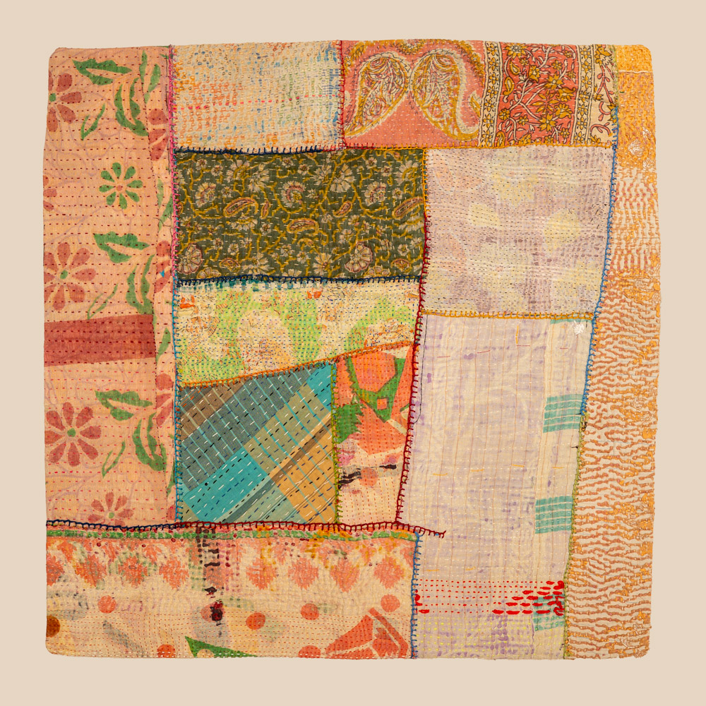 Vintage Indian kantha patchwork cushion | uniek kantha kussen 50x50 | recycled cotton boho pillow for sofa, garden lounge, terrace styling