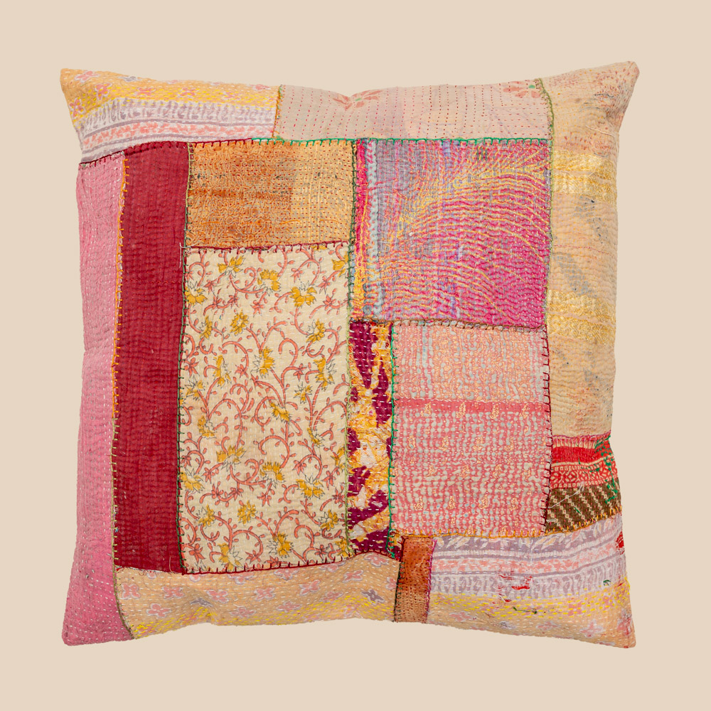Vintage Indian kantha patchwork cushion | uniek kantha kussen 50x50 | recycled cotton boho pillow for sofa, garden lounge, terrace styling