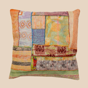 Vintage kantha patchwork cushion 50x50 | kleurrijk kantha kussen van gerecycled katoen uit India | boho sierkussen voor sofa, tuin, terrace, garden decor