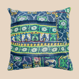 Handmade vintage kantha cushion 50x50 | patchwork sierkussen uit India van gerecycled katoen | colorful boho pillow for sofa, garden seating, terrace decor