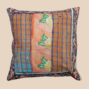 Boho kantha patchwork cushion 50x50 | vintage kantha kussen uit India | recycled cotton pillow for sofa, tuin, garden lounge or terrace