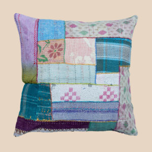 Boho kantha patchwork cushion 50x50 | vintage kantha kussen uit India | recycled cotton pillow for sofa, tuin, garden lounge or terrace