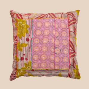 Vintage kantha patchwork cushion 50x50 | kleurrijk kantha kussen van gerecycled katoen uit India | boho sierkussen voor sofa, tuin, terrace, garden decor
