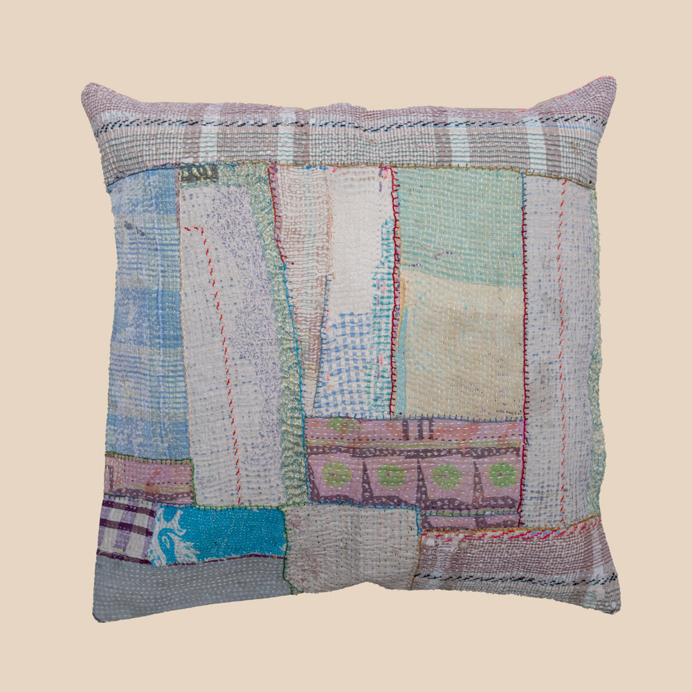 Vintage kantha patchwork cushion 50x50 | kleurrijk kantha kussen van gerecycled katoen uit India | boho sierkussen voor sofa, tuin, terrace, garden decor