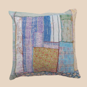 Vintage kantha patchwork cushion 50x50 | kleurrijk kantha kussen van gerecycled katoen uit India | boho sierkussen voor sofa, tuin, terrace, garden decor