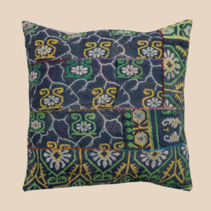 Colorful vintage kantha pillow 50x50 made from recycled Indian cotton | patchwork kantha kussen | boho cushion for sofa, garden, terrace or bohemian interior