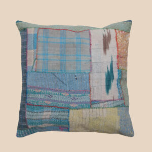 Vintage Indian kantha patchwork cushion | uniek kantha kussen 50x50 | recycled cotton boho pillow for sofa, garden lounge, terrace styling