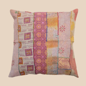 Vintage Indian kantha patchwork cushion | uniek kantha kussen 50x50 | recycled cotton boho pillow for sofa, garden lounge, terrace styling
