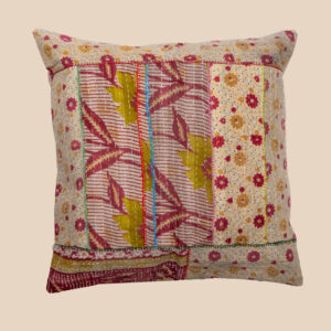 Vintage Indian kantha patchwork cushion | uniek kantha kussen 50x50 | recycled cotton boho pillow for sofa, garden lounge, terrace styling