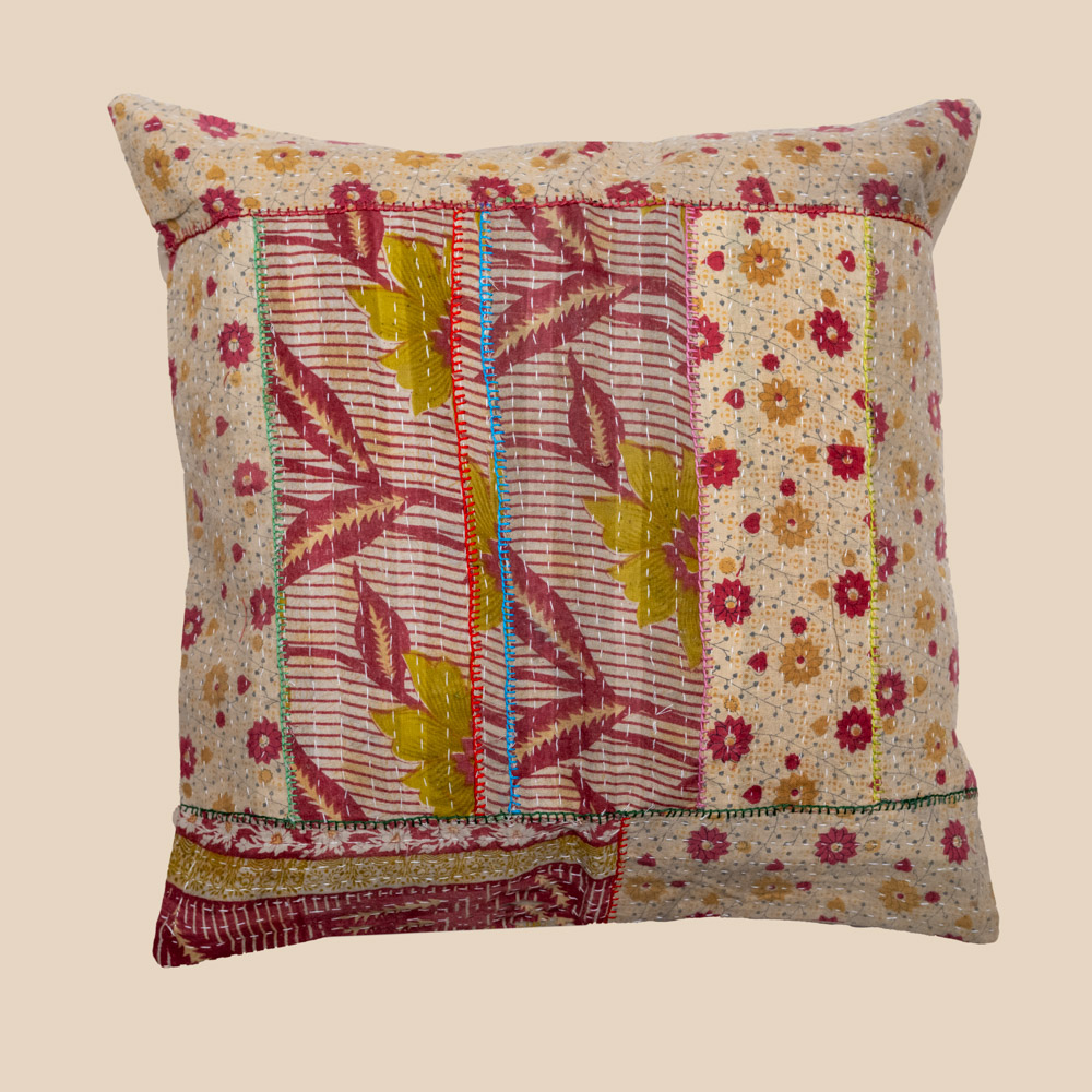 Vintage Indian kantha patchwork cushion | uniek kantha kussen 50x50 | recycled cotton boho pillow for sofa, garden lounge, terrace styling