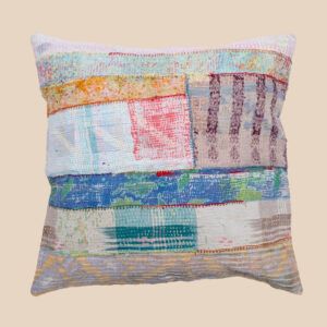 Vintage Indian kantha patchwork cushion | uniek kantha kussen 50x50 | recycled cotton boho pillow for sofa, garden lounge, terrace styling