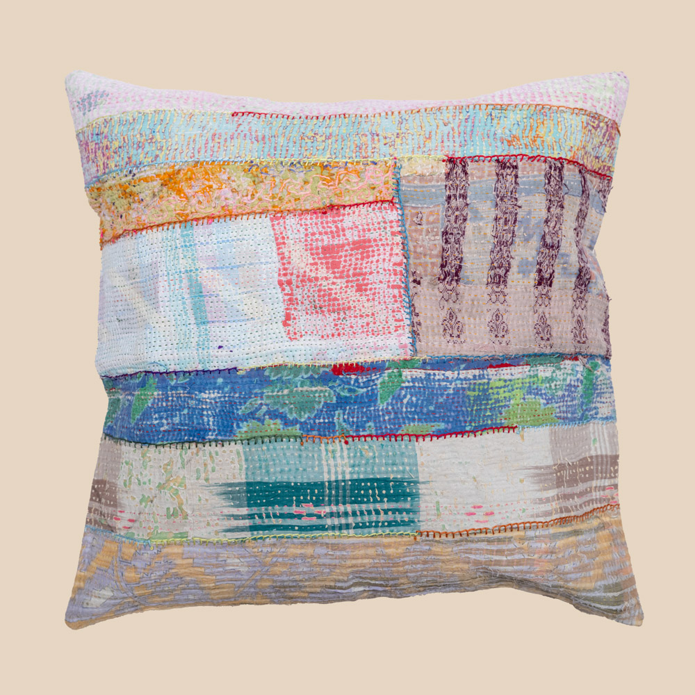 Vintage Indian kantha patchwork cushion | uniek kantha kussen 50x50 | recycled cotton boho pillow for sofa, garden lounge, terrace styling
