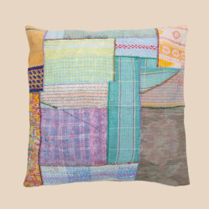 Vintage Indian kantha patchwork cushion | uniek kantha kussen 50x50 | recycled cotton boho pillow for sofa, garden lounge, terrace styling