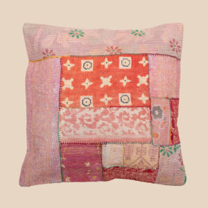 Vintage Indian kantha patchwork cushion | uniek kantha kussen 50x50 | recycled cotton boho pillow for sofa, garden lounge, terrace styling